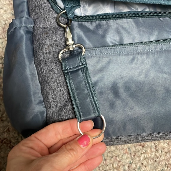 Lug travel tote in grey with long padded strap - Picture 3 of 13